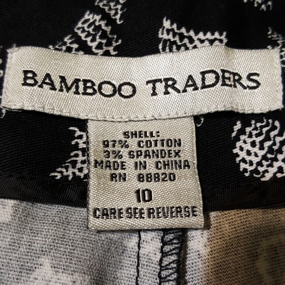 Bamboo Traders Shell Motif Ankle/Cropped Pants. 10 - Picture 7 of 8